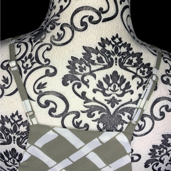 KISMET Women’s patterned silky tank- Small - Picture 3 of 7